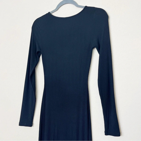 Skims Soft Lounge Long Sleeve Maxi Dress Ribbed Onyx
Size Small - Picture 12 of 14